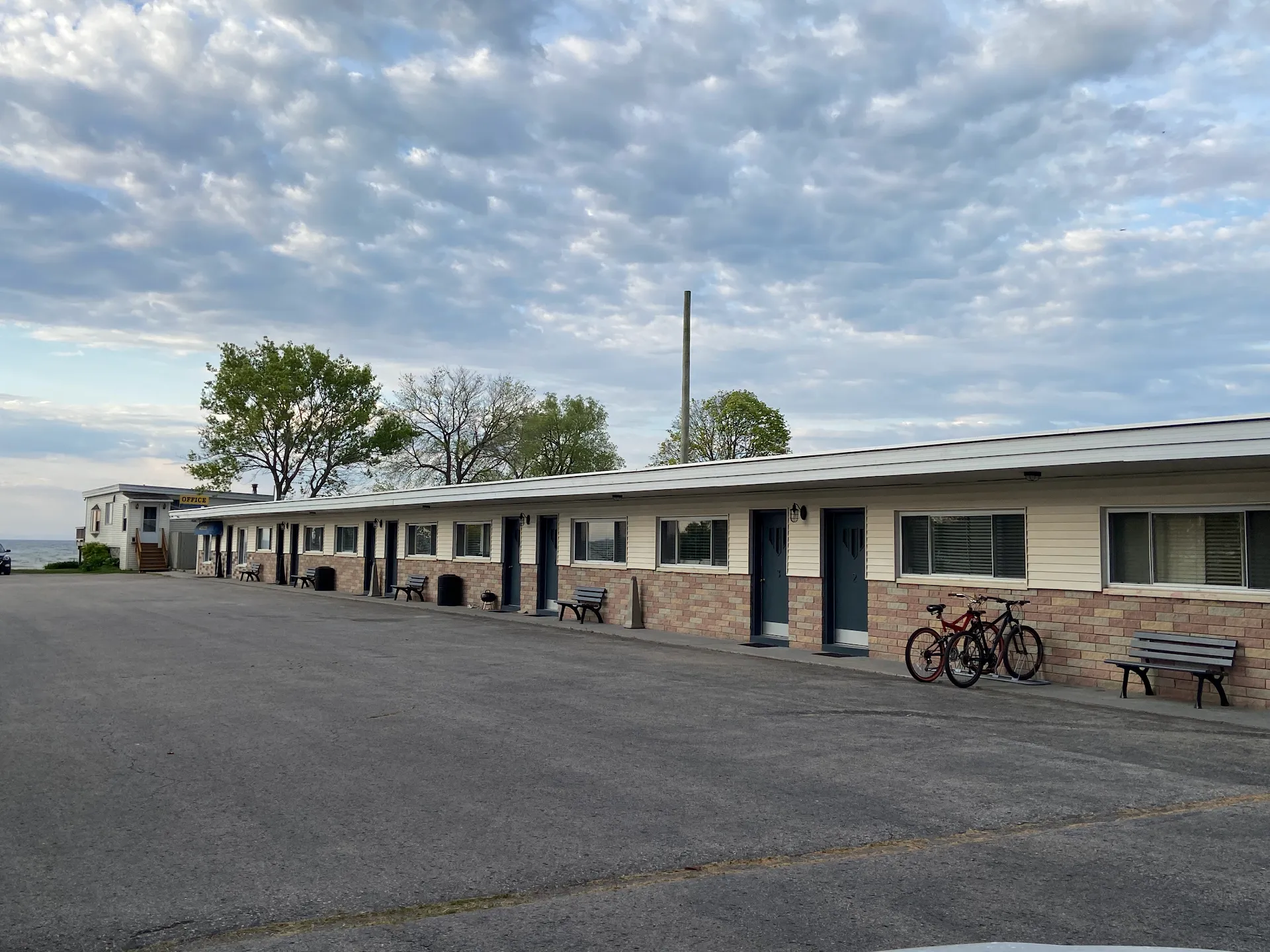 Waters Edge Motel