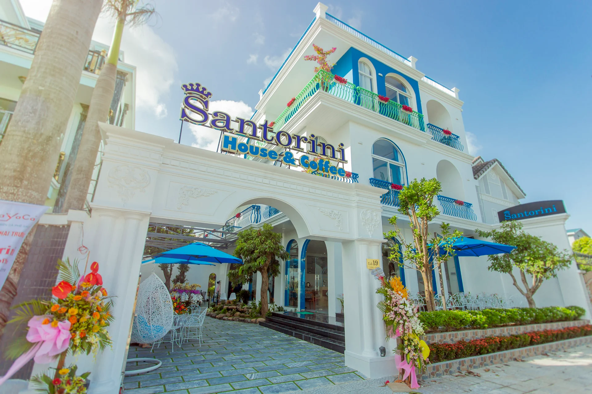 OYO 512 Santorini House And Coffee