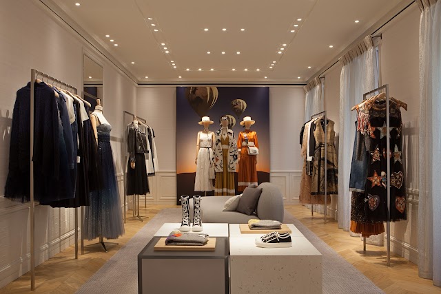 DIOR