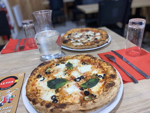 Photo 5 - Le Five Pizza