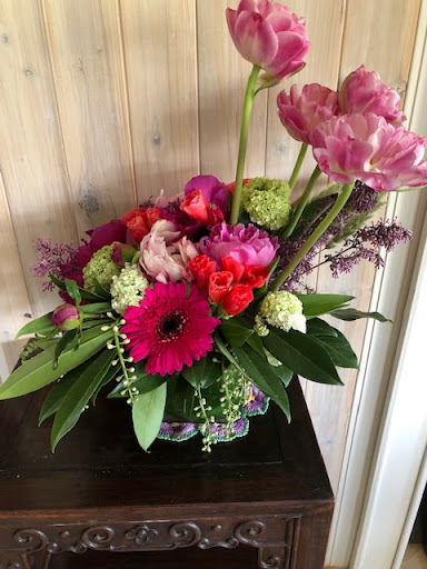Loves Me Flowers - Thumbnail
