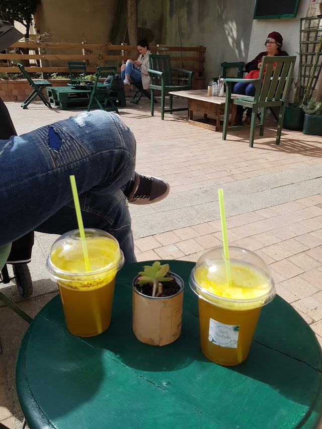 Vert Bouteille cantine & epicerie veganes