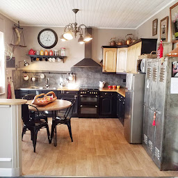 Photo n°13 de Atelier atoriñ - le meuble revisité - relooking meuble-upcycling-décoration intérieur à Plobannalec-Lesconil (Peintre en bâtiment)