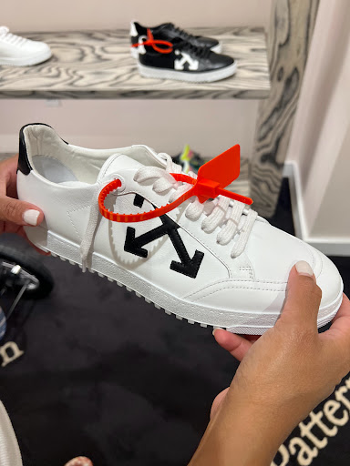 Off White - Visual