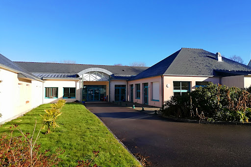 Photo de Résidence de Plougastel - Hospitalité Saint Thomas de Villeneuve à Saint-Ségal (29590)