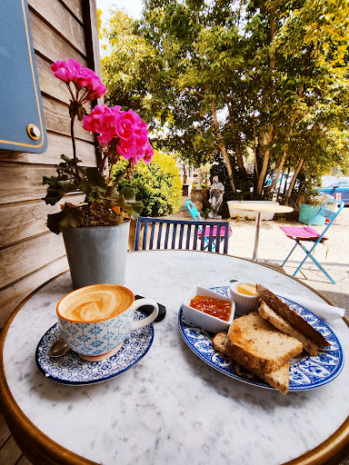 Tray’s Cafe Logo