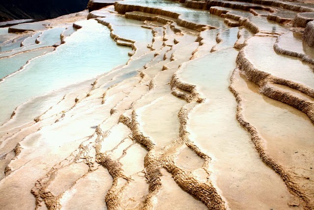 Badab Soort Terraces Springs