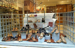 Photo n°22 de Les Tropéziennes Sandales RONDINI à Saint-Tropez (Attraction touristique)