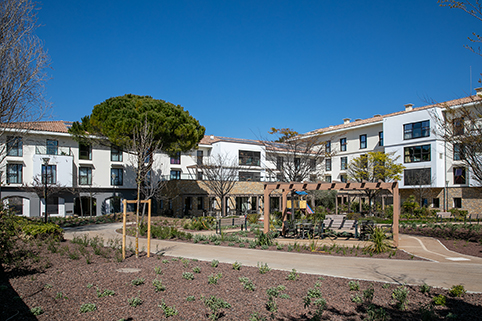 Photo de Le Mas de la Côte Bleue - Ehpad à Martigues (13) | LNA Santé à Ensuès-la-Redonne (13820)
