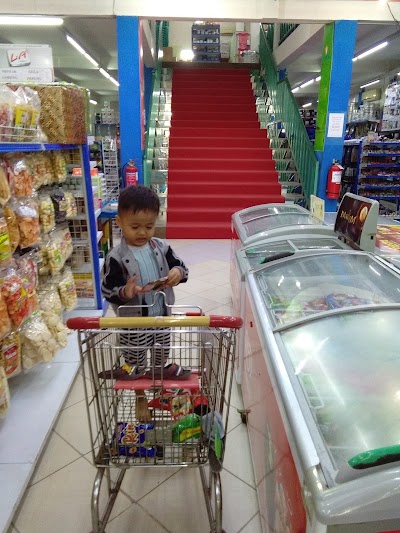 Photos of Oval Mart