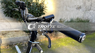 Photo n°19 de OGC TROTTE SHOP à Poitiers (Atelier de réparation de pneus)