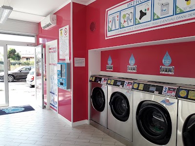 Photos of Topwash self-service laundromat