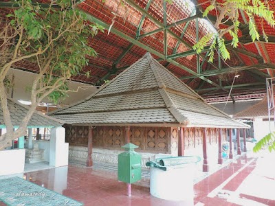 Photos of Masjid Jami' Sunan Giri Graha Kembangan Asri