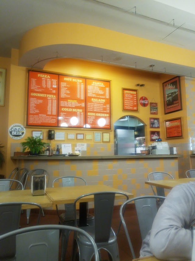 Zoe's Pizza