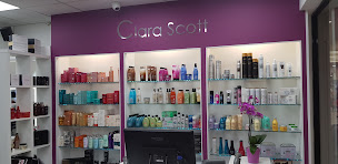 Photo n°2 de Clara Scott chateauneuf les martigues à Châteauneuf-les-Martigues (Salon de coiffure)