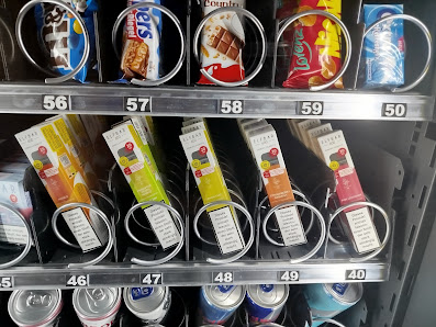 Bild: 24/7 E-Kiosk Kouria Snackautomat Elfbar Vapes Verkaufsautomat Essen Trinken, Schwangerschaftstest Vom Inhaber