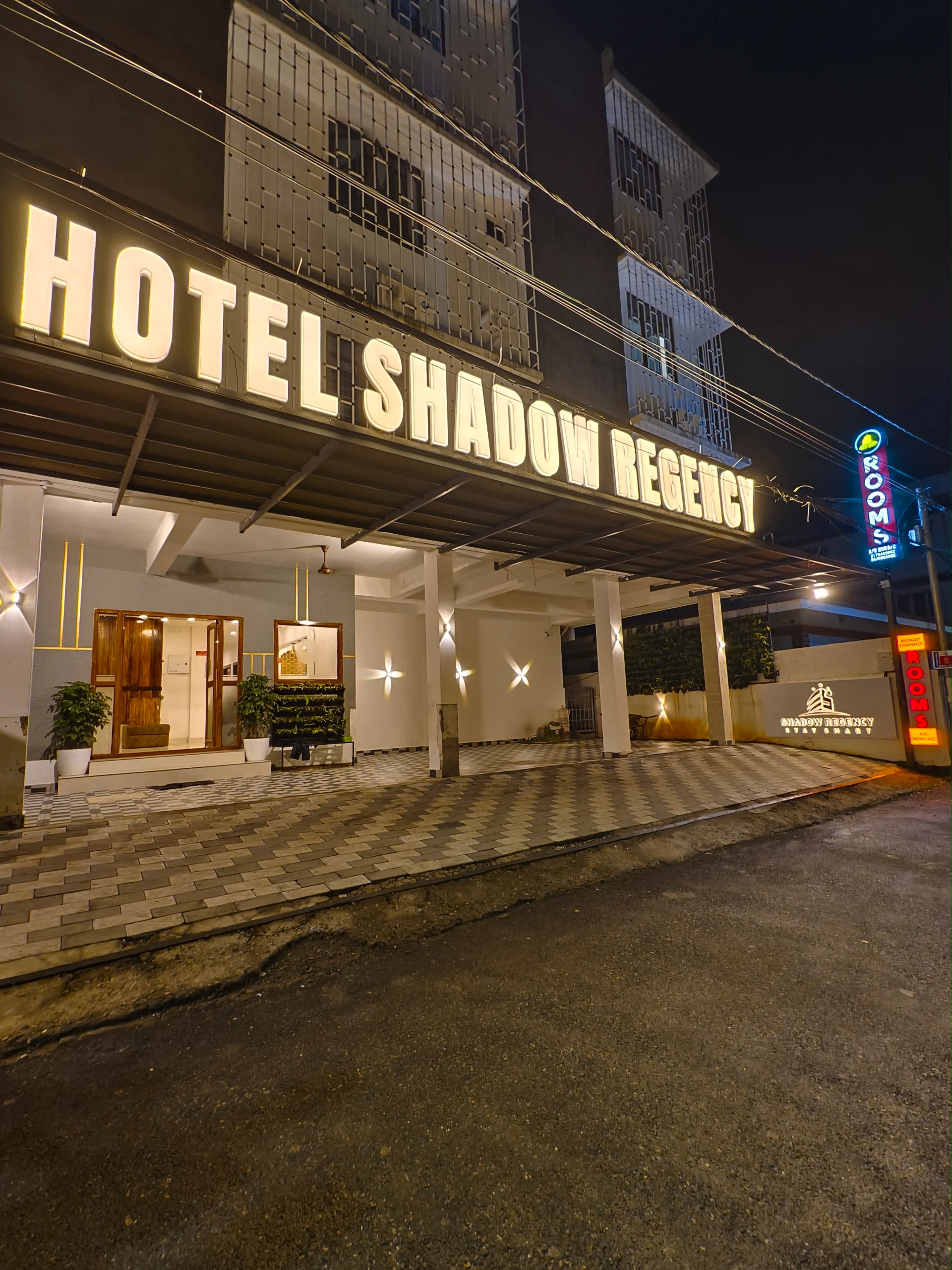 Hotel Shadow Regency