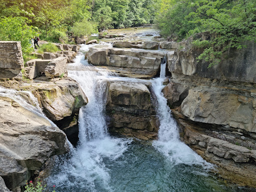 Saw Waterfall