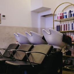 Photo n°14 de Les Filles Du Sud Coiffure , Esthétique , Onglerie à Antibes (Salon de manucure)