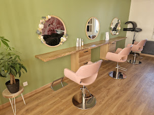 Photo n°3 de Belle et Rebelle by Mélanie B Le salon à Le Breuil (Salon de coiffure)