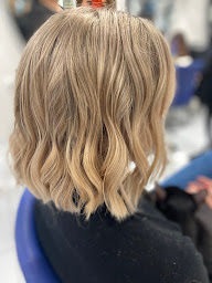 Photo n°23 de Olga Peyrol coiffeur à Saint-Paul-Trois-Châteaux (Salon de manucure)