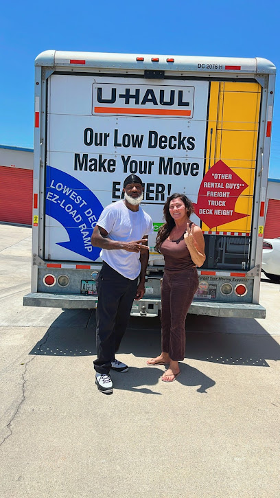 Chris Brown Movers LLC logo