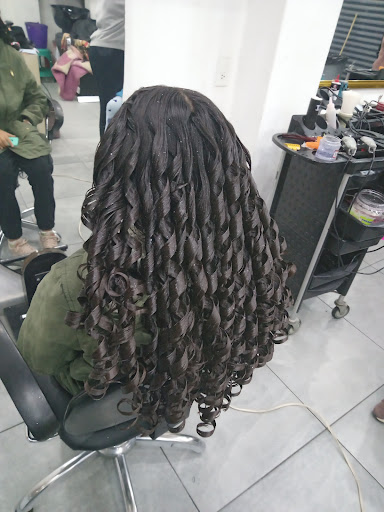 Salon y barbería ( los mejores servicios) celsa