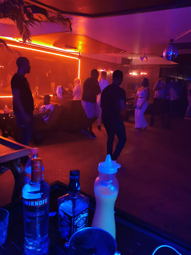 Bar Ujo - Visual