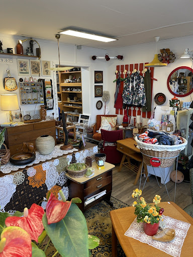 ReVintro ~ Möbel • Café & mehr