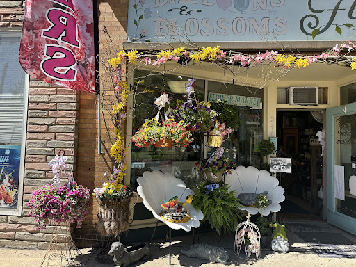 Blooms & Blossoms Florist Gifts & Gourmet
