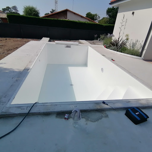 Photo de Gironde blue lagon - Pose liner et membrane PVC armée