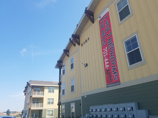 Fox Hills Village apt Logo