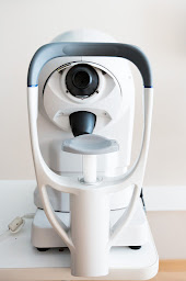 Photo n°13 de Expert Vision Center à Strasbourg (Chirurgien utilisant la technique du Lasik)