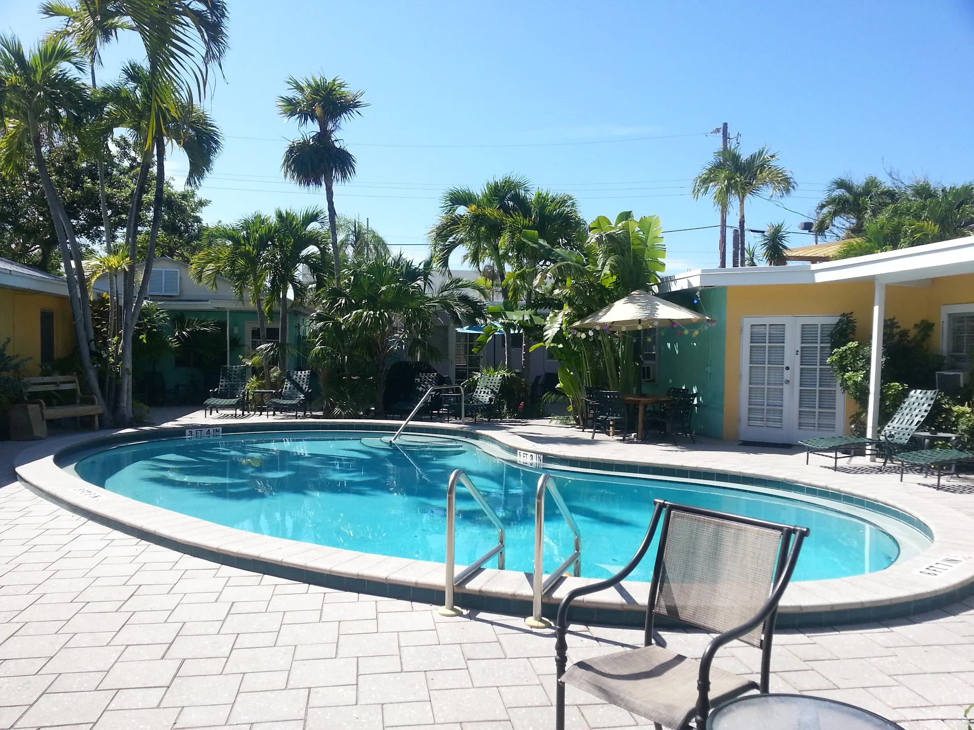 Alexander Palms Court