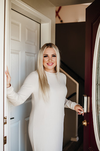 Ceciley Taylor at RE/MAX Glacier Country Gallery - United States