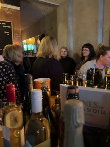 Åbningstider for Rødder & Vin: Boutique & Bar