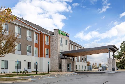 Holiday Inn Express & Suites St Charles