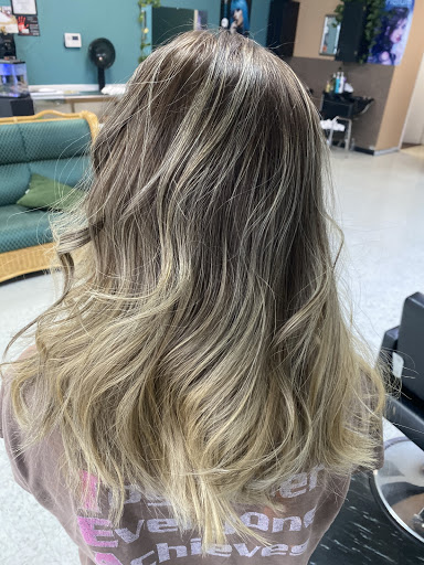Tres Latinas Beauty Salon - Thumbnail