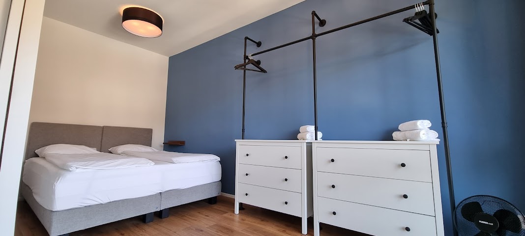 Hyve - meet, sleep, work and eat! by null