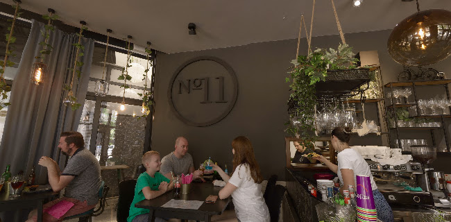 No.11 - food & bar