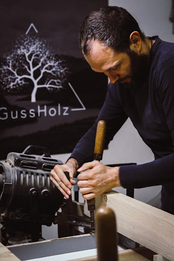 GussHolz - dein individueller Massivholztisch, Esstisch, Couchtisch, Epoxidharztisch oder einfach dein moderner Tisch auf Maß - Thumbnail
