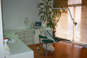 Photo n°7 de Dr Dadoun Michel - Chirurgien dentiste à Castelnaudary (Parodontiste spécialiste des implants dentaires)