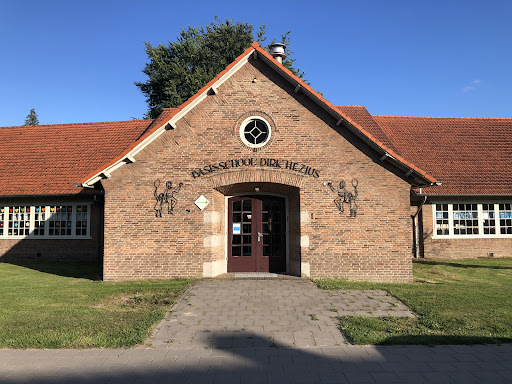 Elementary Dirk Hezius