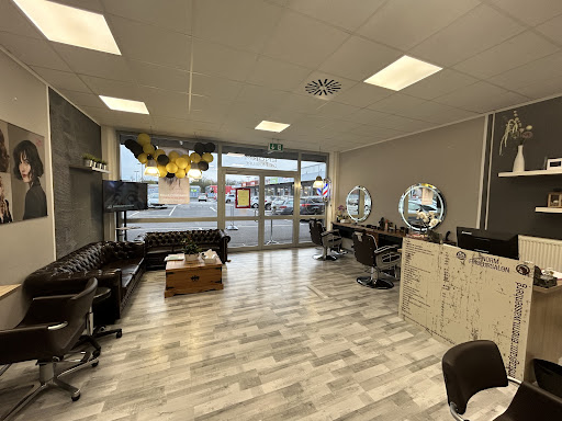 Enorm Friseursalon