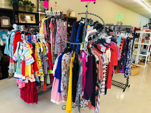 Mimi's Attic Consignment - Visual