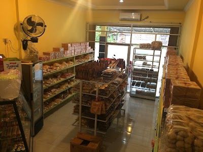 Photos of Toko Kue Lilik (Aneka Keripik Pisang)