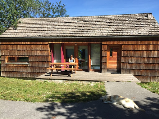 Photo de Chalets Le Rocheret:Les Éterlous et Les Éterles - Location chalet grand gîte familial sauna séjour détente montagne rando ski Jura à Foncine-le-Haut (39460)