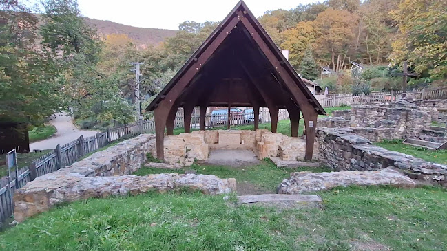 Szent Kereszt pálos templomrom - Kesztölc