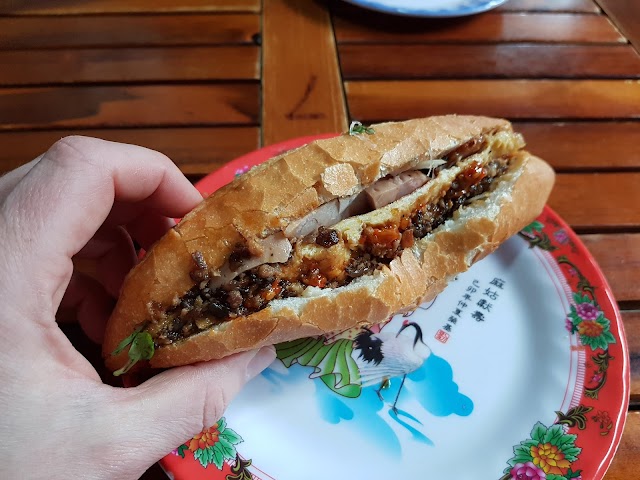 Madam Khanh - "Banh Mi Queen"