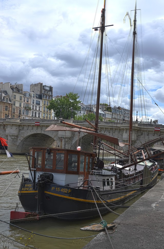 Quai des Saints-Pères